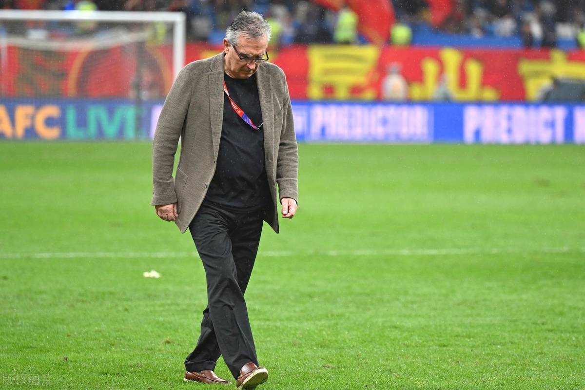 关于埃因霍温训练开放日，今晨绝杀压哨引观众欢呼，世预赛在即，心理建设被强调的信息